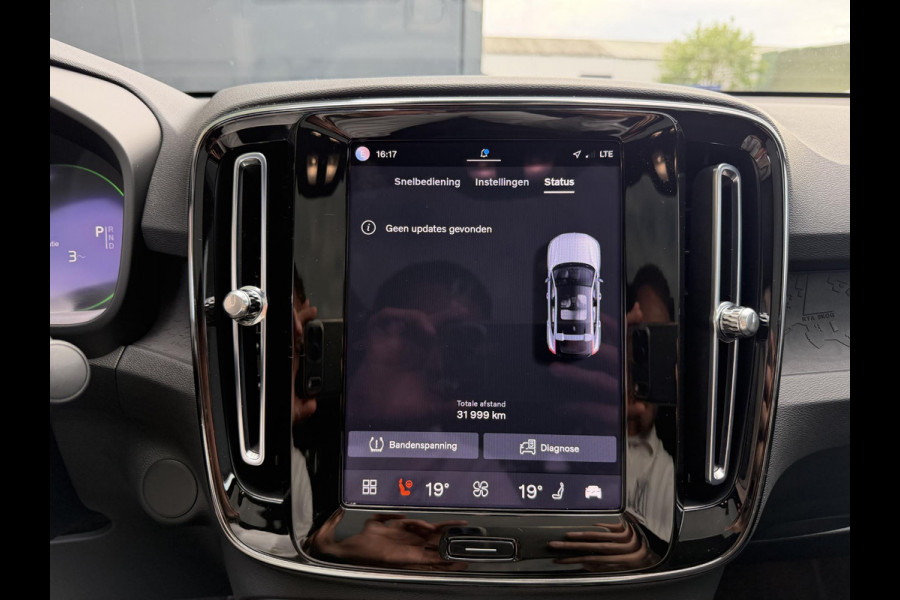 Volvo EC40 Recharge Plus 69 kWh VOL OPTIES| ELEKTRISCHE ACHTERKLEP| DEALER ONDERHOUDEN| RIJKLAARPRIJS| WARMTEPOMP + STOEL STUURVERWARMING| CAMERA|