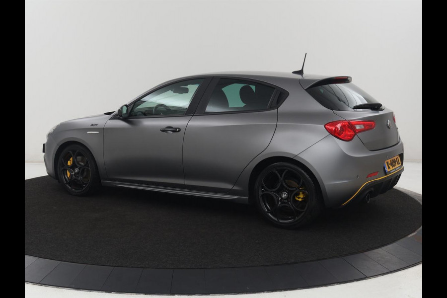 Alfa Romeo Giulietta 1.4 Turbo Sport | Gele accenten | Carplay | Park assist | Climate control | Cruise control | Carbon interieur | Full LED