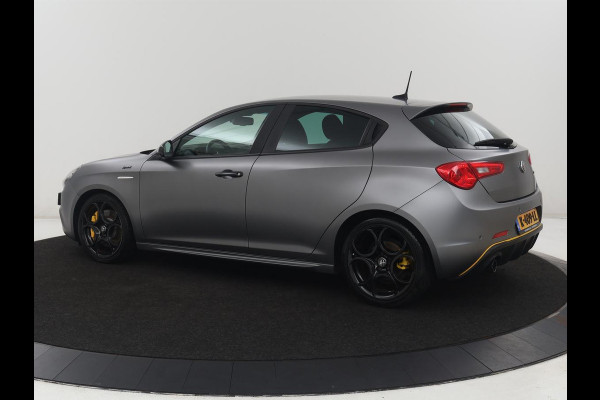 Alfa Romeo Giulietta 1.4 Turbo Sport | Gele accenten | Carplay | Park assist | Climate control | Cruise control | Carbon interieur | Full LED