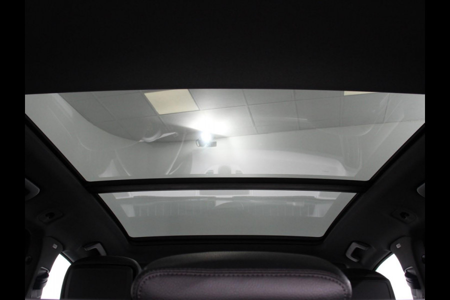 Porsche Cayenne 3.0 E-Hybrid Akrapovic met soundbox Luchtvering Leder Panoramadak Camera Navigatie Elektrische comfortstoelen DAB+ Led Adaptieve cruise control Climate control Lichtmetalen velgen Apple Carplay/ Android Auto