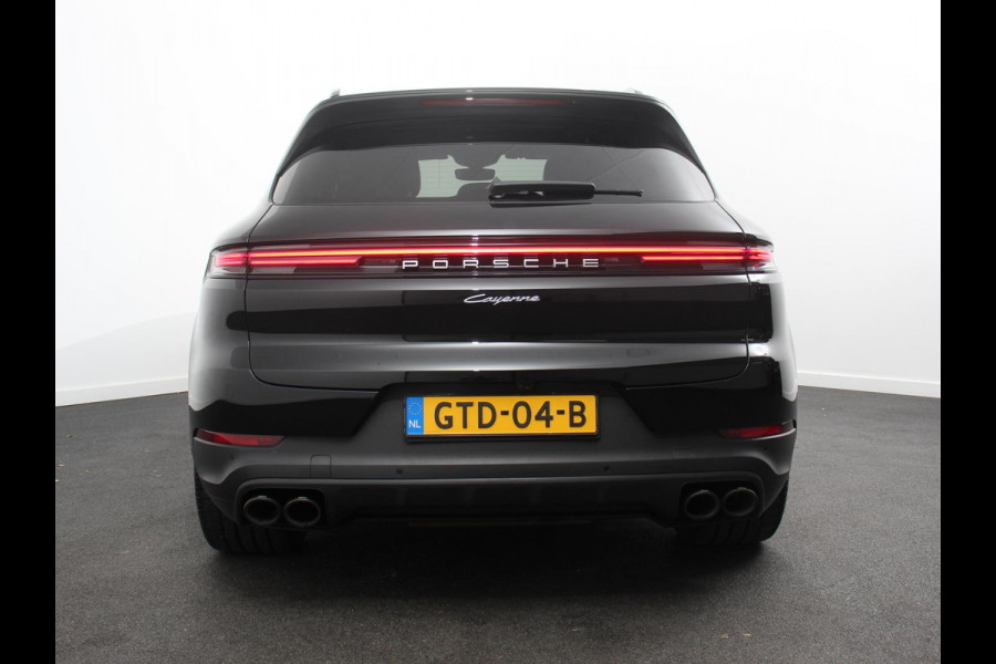 Porsche Cayenne 3.0 E-Hybrid Akrapovic met soundbox Luchtvering Leder Panoramadak Camera Navigatie Elektrische comfortstoelen DAB+ Led Adaptieve cruise control Climate control Lichtmetalen velgen Apple Carplay/ Android Auto