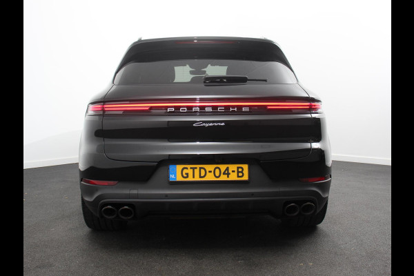 Porsche Cayenne 3.0 E-Hybrid Akrapovic met soundbox Luchtvering Leder Panoramadak Camera Navigatie Elektrische comfortstoelen DAB+ Led Adaptieve cruise control Climate control Lichtmetalen velgen Apple Carplay/ Android Auto