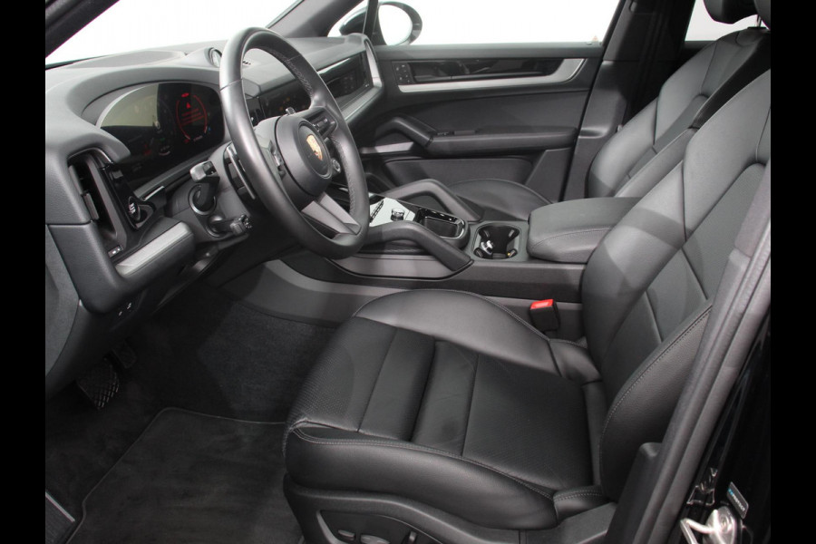 Porsche Cayenne 3.0 E-Hybrid Akrapovic met soundbox Luchtvering Leder Panoramadak Camera Navigatie Elektrische comfortstoelen DAB+ Led Adaptieve cruise control Climate control Lichtmetalen velgen Apple Carplay/ Android Auto