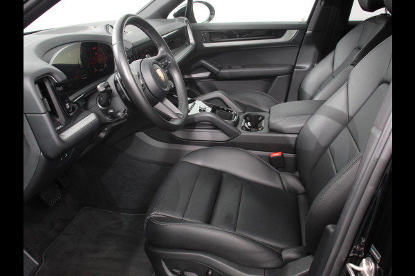 Porsche Cayenne 3.0 E-Hybrid Akrapovic met soundbox Luchtvering Leder Panoramadak Camera Navigatie Elektrische comfortstoelen DAB+ Led Adaptieve cruise control Climate control Lichtmetalen velgen Apple Carplay/ Android Auto