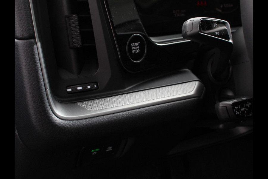 Porsche Cayenne 3.0 E-Hybrid Akrapovic met soundbox Luchtvering Leder Panoramadak Camera Navigatie Elektrische comfortstoelen DAB+ Led Adaptieve cruise control Climate control Lichtmetalen velgen Apple Carplay/ Android Auto