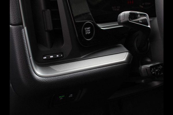 Porsche Cayenne 3.0 E-Hybrid Akrapovic met soundbox Luchtvering Leder Panoramadak Camera Navigatie Elektrische comfortstoelen DAB+ Led Adaptieve cruise control Climate control Lichtmetalen velgen Apple Carplay/ Android Auto