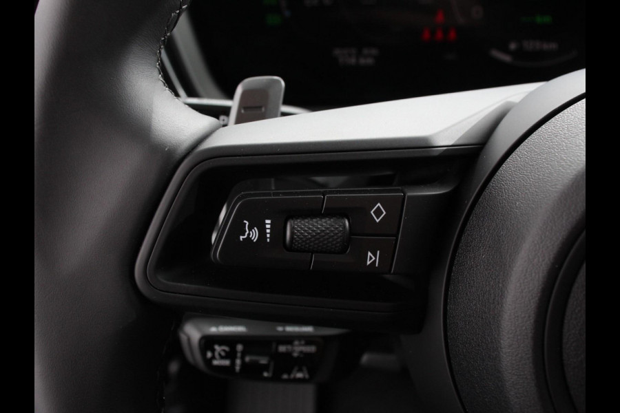 Porsche Cayenne 3.0 E-Hybrid Akrapovic met soundbox Luchtvering Leder Panoramadak Camera Navigatie Elektrische comfortstoelen DAB+ Led Adaptieve cruise control Climate control Lichtmetalen velgen Apple Carplay/ Android Auto