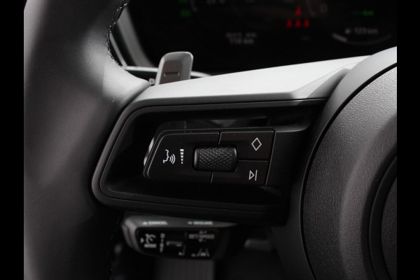 Porsche Cayenne 3.0 E-Hybrid Akrapovic met soundbox Luchtvering Leder Panoramadak Camera Navigatie Elektrische comfortstoelen DAB+ Led Adaptieve cruise control Climate control Lichtmetalen velgen Apple Carplay/ Android Auto