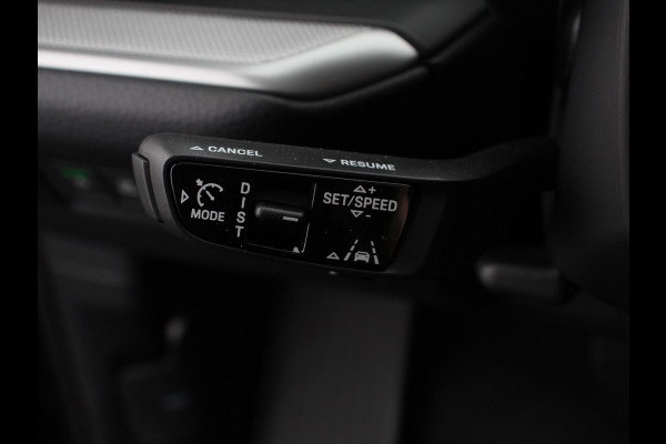 Porsche Cayenne 3.0 E-Hybrid Akrapovic met soundbox Luchtvering Leder Panoramadak Camera Navigatie Elektrische comfortstoelen DAB+ Led Adaptieve cruise control Climate control Lichtmetalen velgen Apple Carplay/ Android Auto