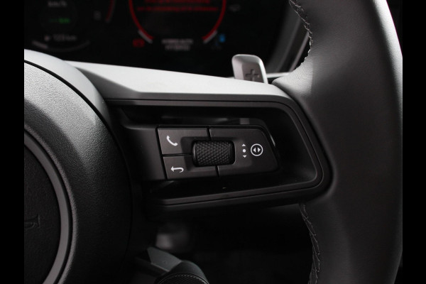 Porsche Cayenne 3.0 E-Hybrid Akrapovic met soundbox Luchtvering Leder Panoramadak Camera Navigatie Elektrische comfortstoelen DAB+ Led Adaptieve cruise control Climate control Lichtmetalen velgen Apple Carplay/ Android Auto