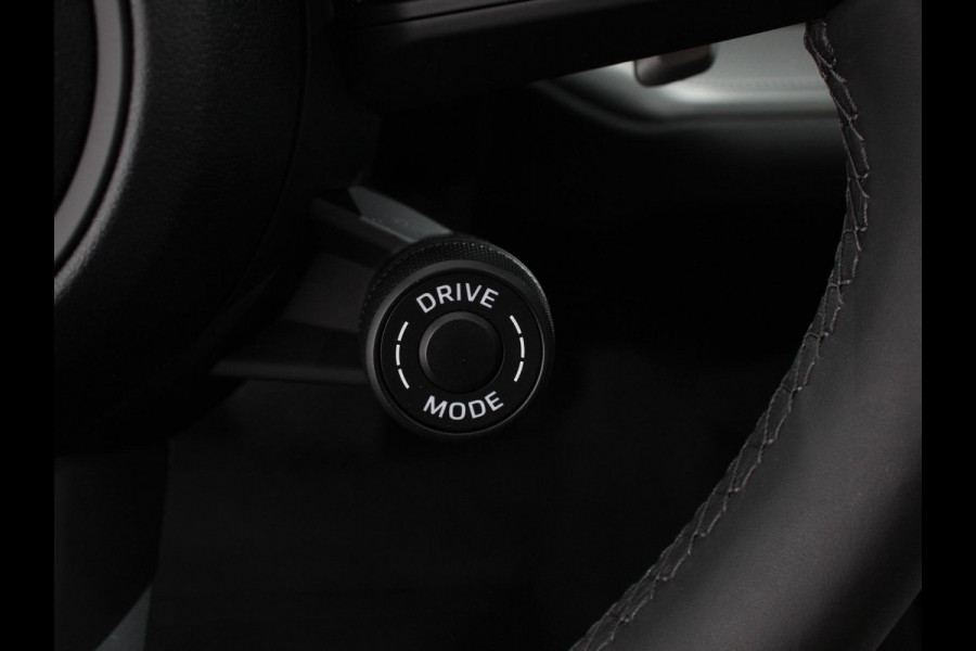 Porsche Cayenne 3.0 E-Hybrid Akrapovic met soundbox Luchtvering Leder Panoramadak Camera Navigatie Elektrische comfortstoelen DAB+ Led Adaptieve cruise control Climate control Lichtmetalen velgen Apple Carplay/ Android Auto