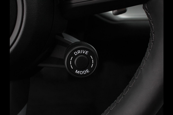 Porsche Cayenne 3.0 E-Hybrid Akrapovic met soundbox Luchtvering Leder Panoramadak Camera Navigatie Elektrische comfortstoelen DAB+ Led Adaptieve cruise control Climate control Lichtmetalen velgen Apple Carplay/ Android Auto