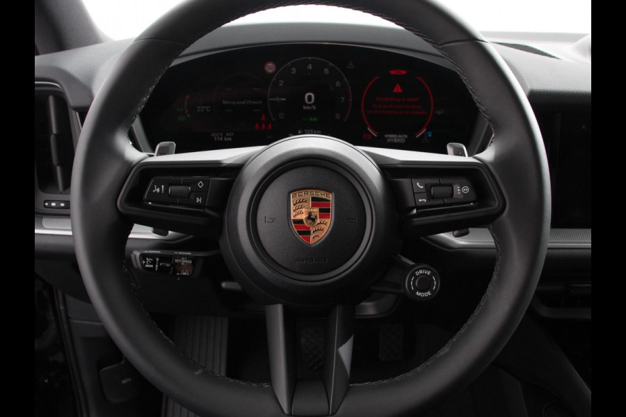 Porsche Cayenne 3.0 E-Hybrid Akrapovic met soundbox Luchtvering Leder Panoramadak Camera Navigatie Elektrische comfortstoelen DAB+ Led Adaptieve cruise control Climate control Lichtmetalen velgen Apple Carplay/ Android Auto