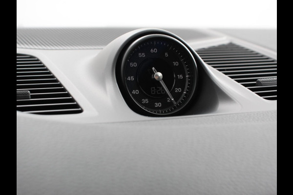 Porsche Cayenne 3.0 E-Hybrid Akrapovic met soundbox Luchtvering Leder Panoramadak Camera Navigatie Elektrische comfortstoelen DAB+ Led Adaptieve cruise control Climate control Lichtmetalen velgen Apple Carplay/ Android Auto
