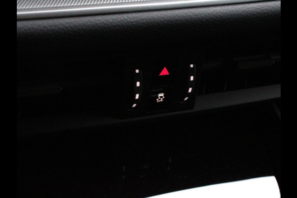 Porsche Cayenne 3.0 E-Hybrid Akrapovic met soundbox Luchtvering Leder Panoramadak Camera Navigatie Elektrische comfortstoelen DAB+ Led Adaptieve cruise control Climate control Lichtmetalen velgen Apple Carplay/ Android Auto