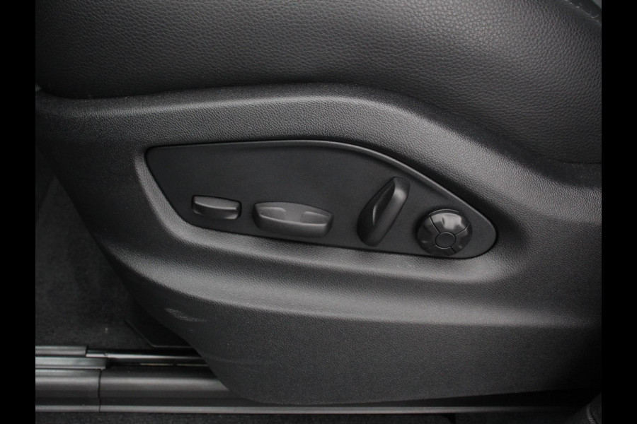 Porsche Cayenne 3.0 E-Hybrid Akrapovic met soundbox Luchtvering Leder Panoramadak Camera Navigatie Elektrische comfortstoelen DAB+ Led Adaptieve cruise control Climate control Lichtmetalen velgen Apple Carplay/ Android Auto