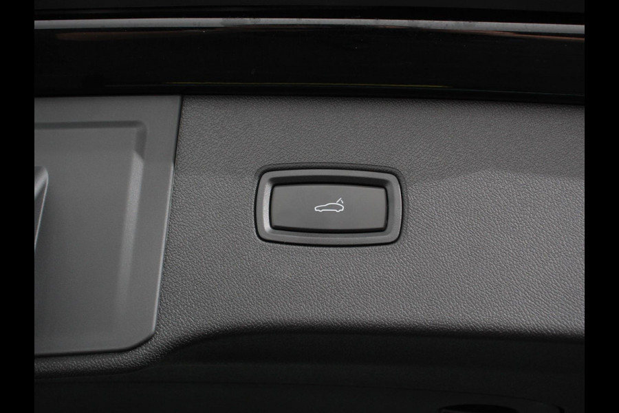 Porsche Cayenne 3.0 E-Hybrid Akrapovic met soundbox Luchtvering Leder Panoramadak Camera Navigatie Elektrische comfortstoelen DAB+ Led Adaptieve cruise control Climate control Lichtmetalen velgen Apple Carplay/ Android Auto