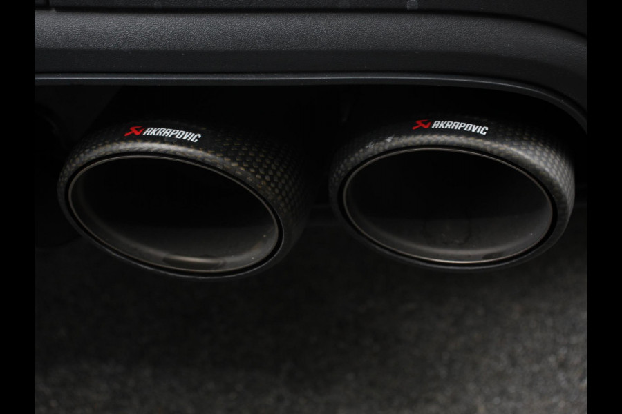 Porsche Cayenne 3.0 E-Hybrid Akrapovic met soundbox Luchtvering Leder Panoramadak Camera Navigatie Elektrische comfortstoelen DAB+ Led Adaptieve cruise control Climate control Lichtmetalen velgen Apple Carplay/ Android Auto