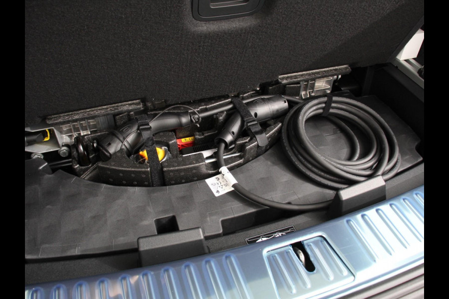 Porsche Cayenne 3.0 E-Hybrid Akrapovic met soundbox Luchtvering Leder Panoramadak Camera Navigatie Elektrische comfortstoelen DAB+ Led Adaptieve cruise control Climate control Lichtmetalen velgen Apple Carplay/ Android Auto