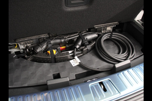 Porsche Cayenne 3.0 E-Hybrid Akrapovic met soundbox Luchtvering Leder Panoramadak Camera Navigatie Elektrische comfortstoelen DAB+ Led Adaptieve cruise control Climate control Lichtmetalen velgen Apple Carplay/ Android Auto