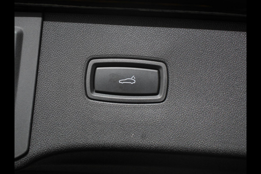 Porsche Cayenne 3.0 E-Hybrid Akrapovic met soundbox Luchtvering Leder Panoramadak Camera Navigatie Elektrische comfortstoelen DAB+ Led Adaptieve cruise control Climate control Lichtmetalen velgen Apple Carplay/ Android Auto