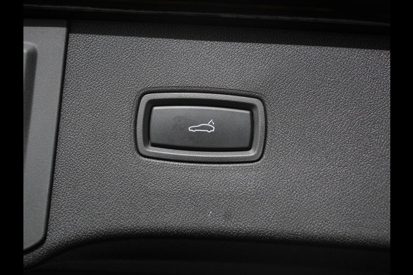 Porsche Cayenne 3.0 E-Hybrid Akrapovic met soundbox Luchtvering Leder Panoramadak Camera Navigatie Elektrische comfortstoelen DAB+ Led Adaptieve cruise control Climate control Lichtmetalen velgen Apple Carplay/ Android Auto
