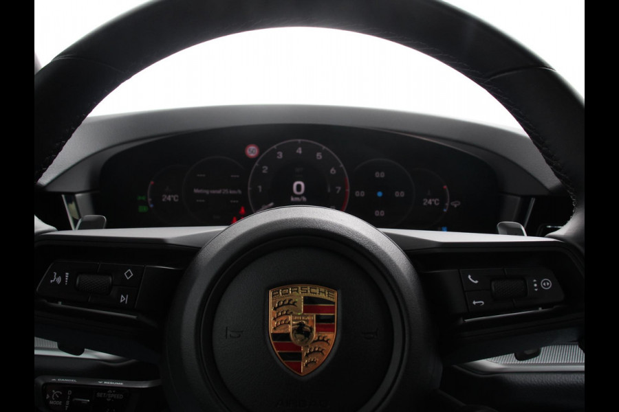 Porsche Cayenne 3.0 E-Hybrid Akrapovic met soundbox Luchtvering Leder Panoramadak Camera Navigatie Elektrische comfortstoelen DAB+ Led Adaptieve cruise control Climate control Lichtmetalen velgen Apple Carplay/ Android Auto