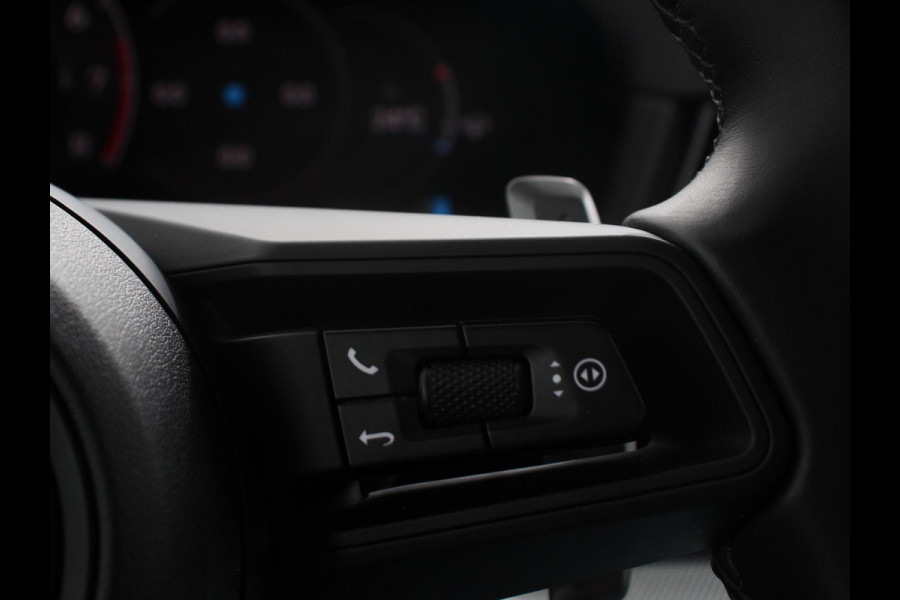 Porsche Cayenne 3.0 E-Hybrid Akrapovic met soundbox Luchtvering Leder Panoramadak Camera Navigatie Elektrische comfortstoelen DAB+ Led Adaptieve cruise control Climate control Lichtmetalen velgen Apple Carplay/ Android Auto