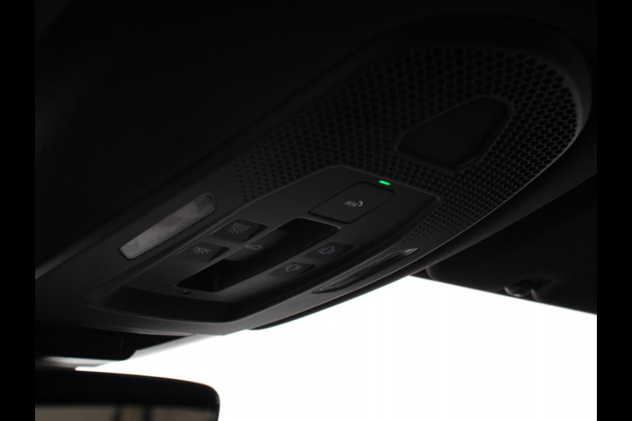 Porsche Cayenne 3.0 E-Hybrid Akrapovic met soundbox Luchtvering Leder Panoramadak Camera Navigatie Elektrische comfortstoelen DAB+ Led Adaptieve cruise control Climate control Lichtmetalen velgen Apple Carplay/ Android Auto