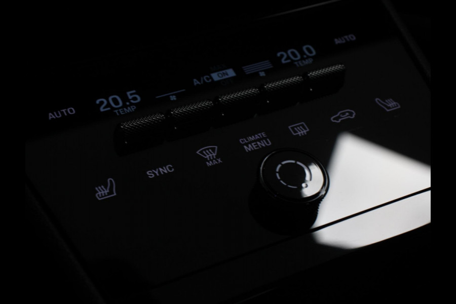 Porsche Cayenne 3.0 E-Hybrid Akrapovic met soundbox Luchtvering Leder Panoramadak Camera Navigatie Elektrische comfortstoelen DAB+ Led Adaptieve cruise control Climate control Lichtmetalen velgen Apple Carplay/ Android Auto