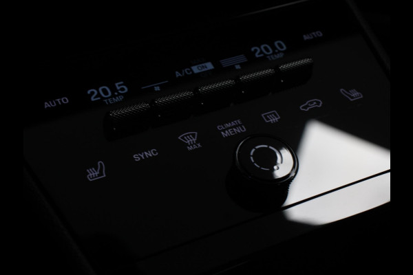 Porsche Cayenne 3.0 E-Hybrid Akrapovic met soundbox Luchtvering Leder Panoramadak Camera Navigatie Elektrische comfortstoelen DAB+ Led Adaptieve cruise control Climate control Lichtmetalen velgen Apple Carplay/ Android Auto