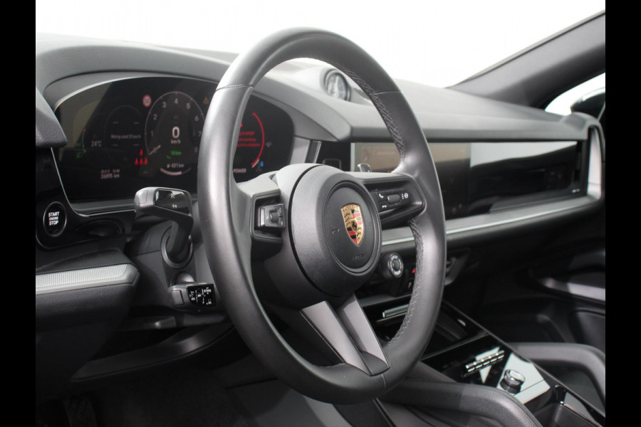 Porsche Cayenne 3.0 E-Hybrid Akrapovic met soundbox Luchtvering Leder Panoramadak Camera Navigatie Elektrische comfortstoelen DAB+ Led Adaptieve cruise control Climate control Lichtmetalen velgen Apple Carplay/ Android Auto