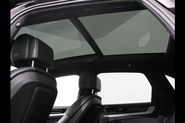 Porsche Cayenne 3.0 E-Hybrid Akrapovic met soundbox Luchtvering Leder Panoramadak Camera Navigatie Elektrische comfortstoelen DAB+ Led Adaptieve cruise control Climate control Lichtmetalen velgen Apple Carplay/ Android Auto