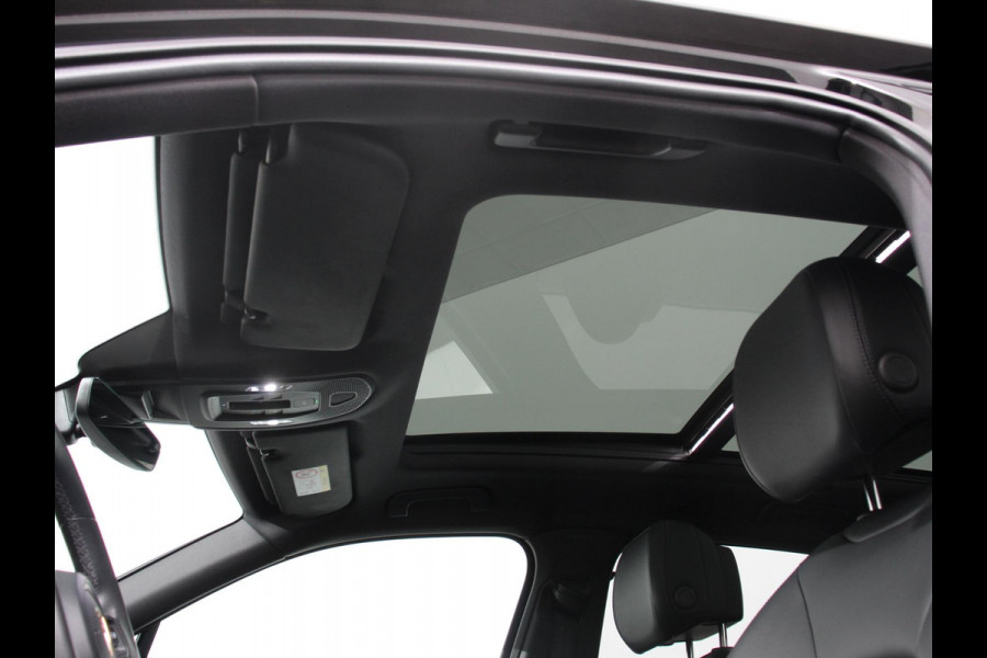 Porsche Cayenne 3.0 E-Hybrid Akrapovic met soundbox Luchtvering Leder Panoramadak Camera Navigatie Elektrische comfortstoelen DAB+ Led Adaptieve cruise control Climate control Lichtmetalen velgen Apple Carplay/ Android Auto
