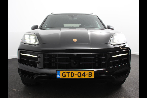 Porsche Cayenne 3.0 E-Hybrid Akrapovic met soundbox Luchtvering Leder Panoramadak Camera Navigatie Elektrische comfortstoelen DAB+ Led Adaptieve cruise control Climate control Lichtmetalen velgen Apple Carplay/ Android Auto