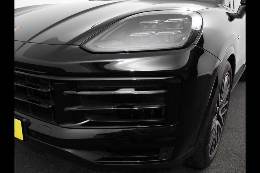 Porsche Cayenne 3.0 E-Hybrid Akrapovic met soundbox Luchtvering Leder Panoramadak Camera Navigatie Elektrische comfortstoelen DAB+ Led Adaptieve cruise control Climate control Lichtmetalen velgen Apple Carplay/ Android Auto