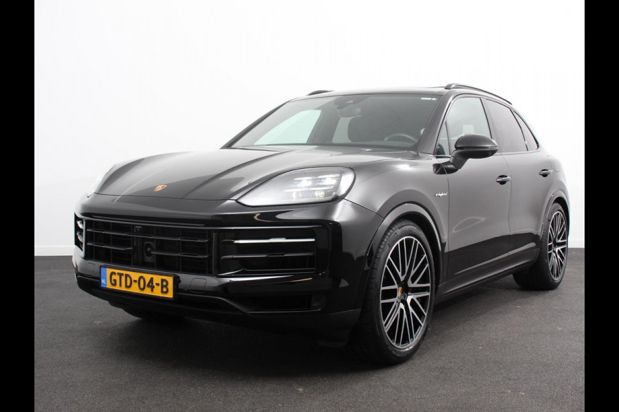 Porsche Cayenne 3.0 E-Hybrid Akrapovic met soundbox Luchtvering Leder Panoramadak Camera Navigatie Elektrische comfortstoelen DAB+ Led Adaptieve cruise control Climate control Lichtmetalen velgen Apple Carplay/ Android Auto