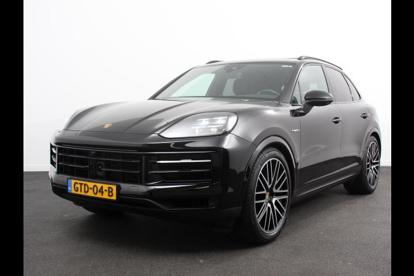Porsche Cayenne 3.0 E-Hybrid Akrapovic met soundbox Luchtvering Leder Panoramadak Camera Navigatie Elektrische comfortstoelen DAB+ Led Adaptieve cruise control Climate control Lichtmetalen velgen Apple Carplay/ Android Auto