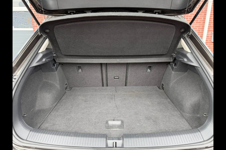 Volkswagen T-Roc 1.5 TSI DSG ACC Pano Carplay Navi PDC Lane
