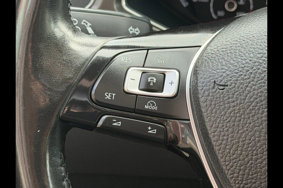 Volkswagen T-Roc 1.5 TSI DSG ACC Pano Carplay Navi PDC Lane