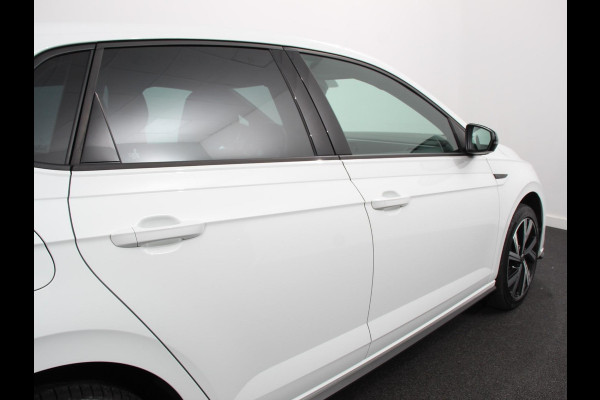 Volkswagen Polo 1.0 TSI R-Line DSG Navigatie App Connect Climate Control DAB LED Parkeer sensoren Cruise control adaptive Lichtmetalen velgen