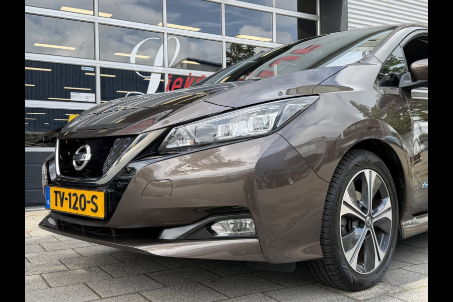 Nissan Leaf Tekna 40 kWh - Automaat I Navigatie I Camera 360 I PDC I LED I Leer I Sport velgen I Dealer onderhouden