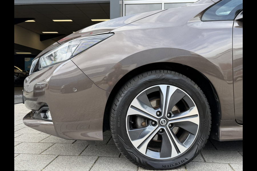 Nissan Leaf Tekna 40 kWh - Automaat I Navigatie I Camera 360 I PDC I LED I Leer I Sport velgen I Dealer onderhouden