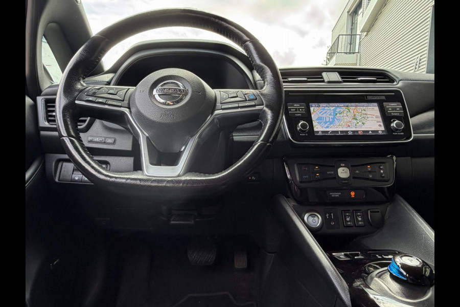 Nissan Leaf Tekna 40 kWh - Automaat I Navigatie I Camera 360 I PDC I LED I Leer I Sport velgen I Dealer onderhouden