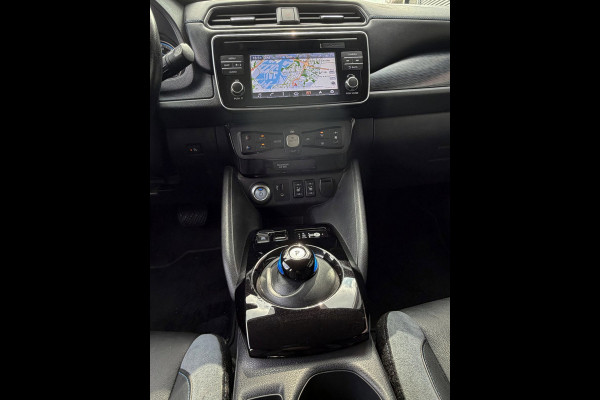 Nissan Leaf Tekna 40 kWh - Automaat I Navigatie I Camera 360 I PDC I LED I Leer I Sport velgen I Dealer onderhouden