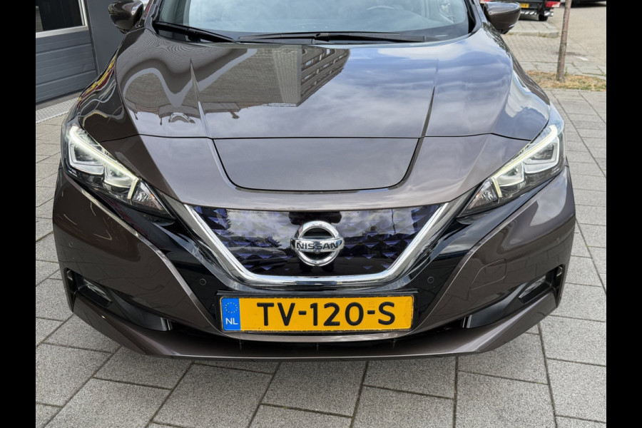 Nissan Leaf Tekna 40 kWh - Automaat I Navigatie I Camera 360 I PDC I LED I Leer I Sport velgen I Dealer onderhouden