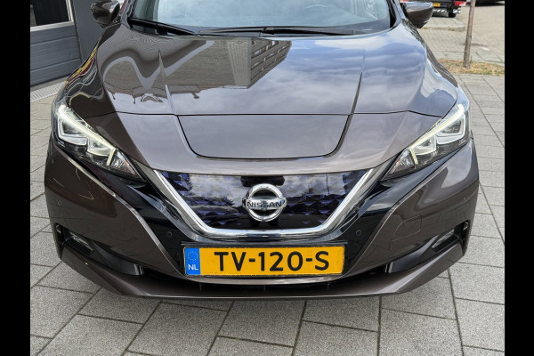 Nissan Leaf Tekna 40 kWh - Automaat I Navigatie I Camera 360 I PDC I LED I Leer I Sport velgen I Dealer onderhouden