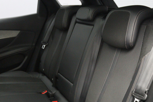 Peugeot 3008 1.2 PureTech 130 PK GT, Panoramadak, Trekhaak, Adap. Cruise Control, Carplay, Camera
