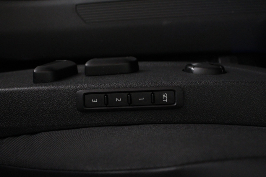Škoda ENYAQ iV 80 Loft Edition > SOH 94%/Pano.schuifdak/Trekhaak/Memory stoel....