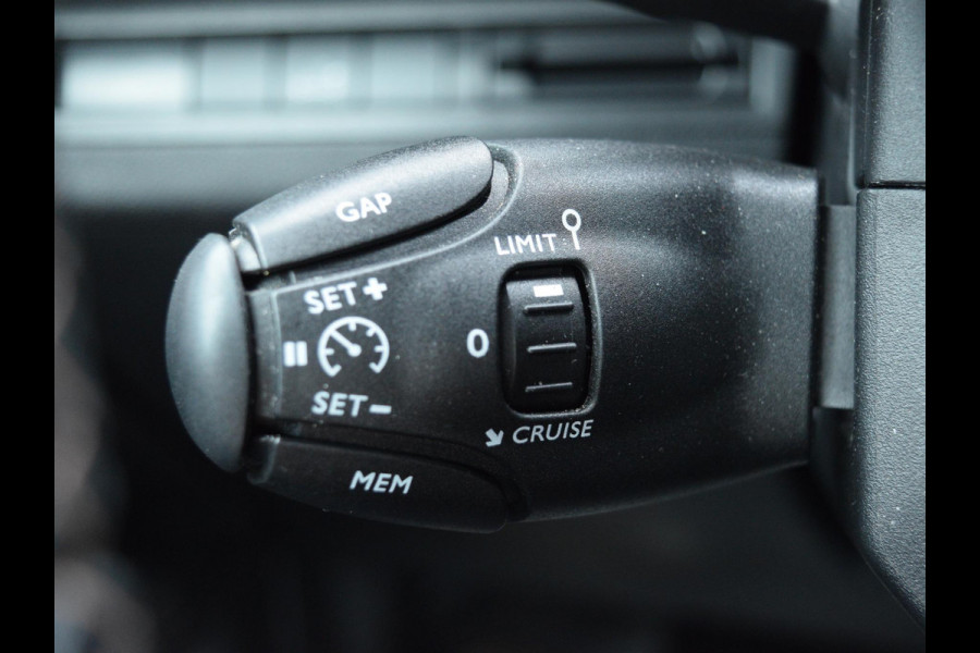 Peugeot 5008 1.2 PureTech GT-Line | 130 PK | 7-PERSOONS | LEDEREN BEKLEDING | PARKEERSENSOREN MET CAMERA | ELEKTR. ACHTERKLEP | CLIMATE CONTROL | SCHUIF-KANTELDAK